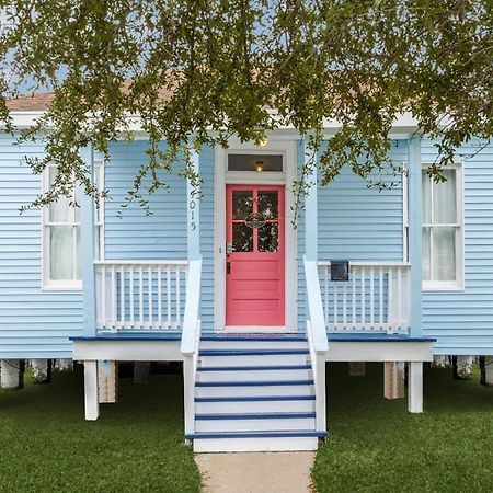Cozy Sea Breeze Bungalow - 2 Mins To The Beach Galveston Exterior photo