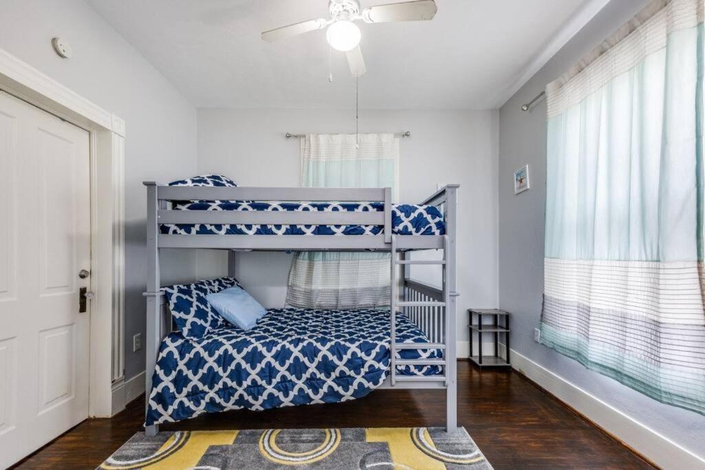 Cozy Sea Breeze Bungalow - 2 Mins To The Beach Galveston Exterior photo