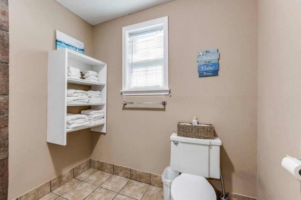 Cozy Sea Breeze Bungalow - 2 Mins To The Beach Galveston Exterior photo